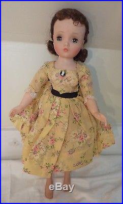 VINTAGE CISSY DOLL 20 Madame Alexander 1957 Floral Cameo Dress Lovely