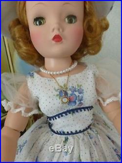 VINTAGE MADAME ALEXANDER CISSY DOLL GORGEOUS! WithOUTFITS AND ACCESSORIES