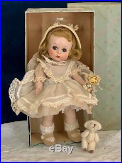 VINTAGE MADAME ALEXANDER-kINS 1953 SLNW MINT CONDITION WITH BOX FUZZY SHOES