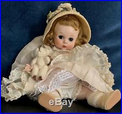 VINTAGE MADAME ALEXANDER-kINS 1953 SLNW MINT CONDITION WITH BOX FUZZY SHOES