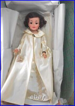 VINTAGE exceptional 1961 Jacqueline KENNEDY 21 doll MADAME ALEXANDER tags & BOX