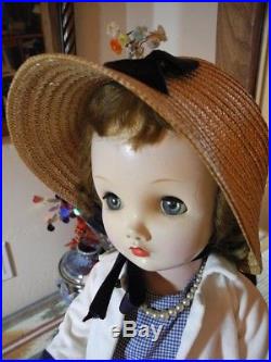 VTG Madame Alexander Binnie Winnie Walker Doll Williamsburg Plate Gloves Hat 24