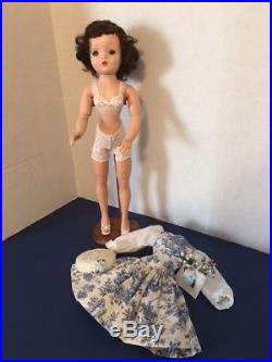 Vintage 1950's Madame Alexander 20 Brunette Cissy Doll