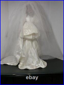 Vintage 1989 Madame Alexander Bride with Stand, 21 #2238 out of 2500
