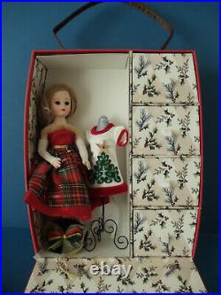 Vintage 2008 Madame Alexander CISSETTE CHRISTMAS TRUNK SET #49905 Ltd Ed 500
