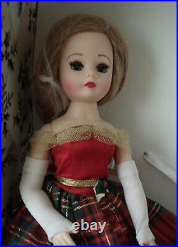 Vintage 2008 Madame Alexander CISSETTE CHRISTMAS TRUNK SET #49905 Ltd Ed 500