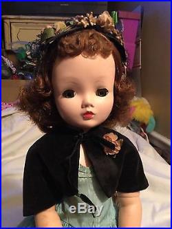 Vintage 20 inch Madame Alexander Cissy doll withoriginal clothes Beautiful no res