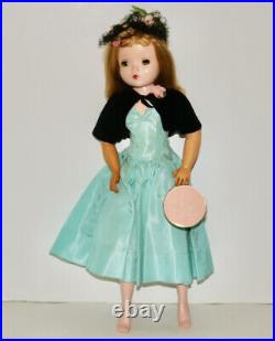 Vintage 50's 20 Madame Alexander Cissy Doll with hat box and accessories