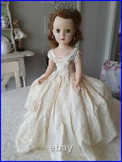 Vintage Madame Alexander 1953 Queen Elizabeth 18 Doll RARE