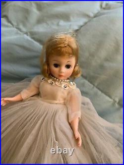 Vintage Madame Alexander Cissette Bride doll