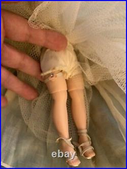 Vintage Madame Alexander Cissette Bride doll