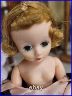Vintage Madame Alexander Cissette-all Original- NMIB- #912-with Booklet