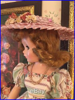 Vintage Madame Alexander Cissy Doll 20 1950s with Hat Box