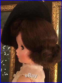 Vintage Madame Alexander Cissy Doll 20 Brunette 1950s