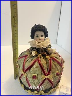 Vintage Madame Alexander Gold Elizabethan Pincushion Doll 25645 Sleeping Eyes