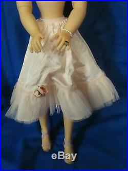 Vtg MADAME ALEXANDER 21 CISSY doll with #2143 LAVENDER AFTERNOON GOWN Brown Eyes