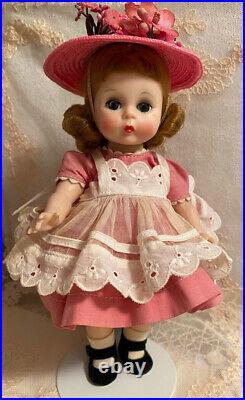 Wendy LOOKS PRETTY FOR SCHOOL. Adorable Madame Alexander-kins doll